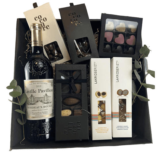 Gavekurv med vin,lakrids,chokolade og mandler
